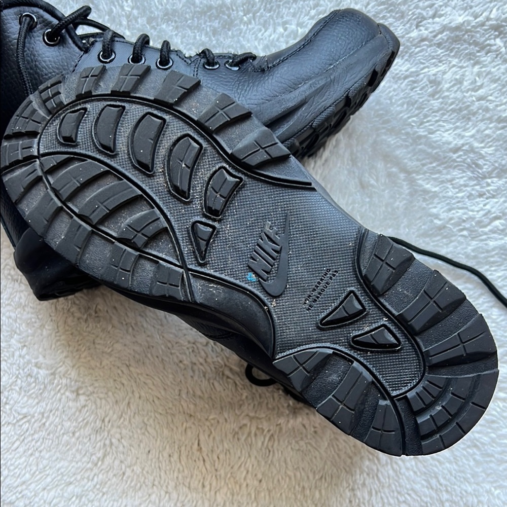 NIKE Manoa Boots - Picture 4 of 6